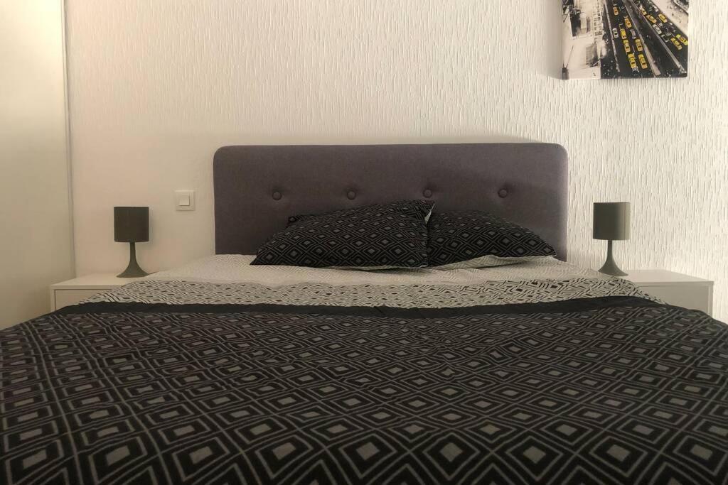 Apartamento Loft Sous Les Toits Lumineux - Capitole-Daurade-Esquirol - Wifi Toulouse Exterior foto